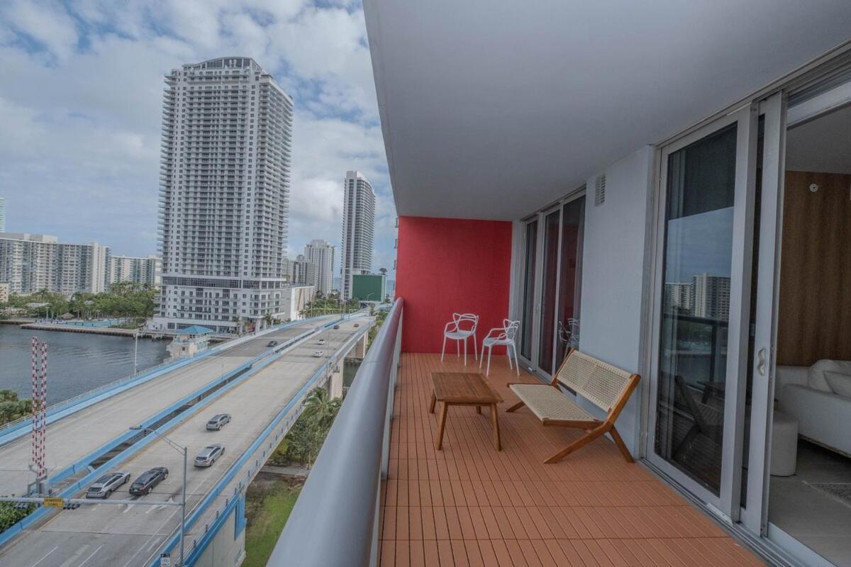 2B 2B Luxury Ocean Views Apt In Hallandale Beach Apartman Kültér fotó